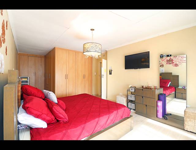 3 BEDROOM HOUSE FOR SALE IN KEW